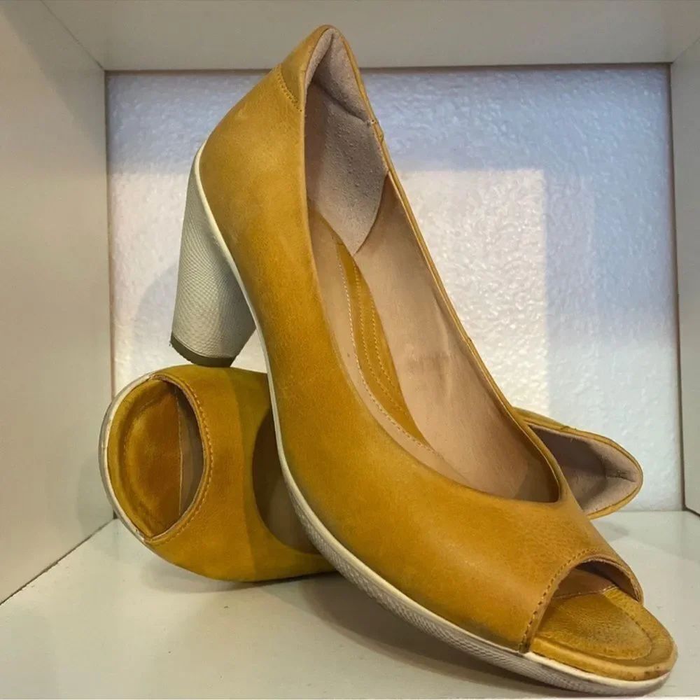 Ecco Mustard Yellow Peep Toe Leather Pumps Block Heel Size 10 Comfort Career